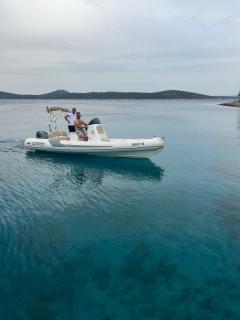 Rent a boat Mate - 1
