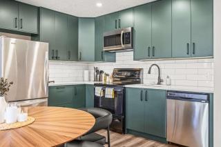 Mountain Views Balcony and Free Parking - Canmore - 8