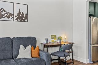 Mountain Views Balcony and Free Parking - Canmore - 1