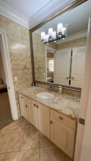 Cozy 2 Bedrooms in a Shared Home - Vancouver - 2
