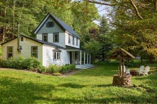 Walk to Vly Creek Catskills Getaway with Porch - 0