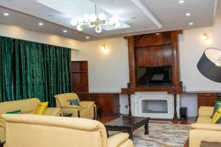 Luxury Exclusive 5Bedroom Home - Perfect for Families & Groups - Nairobi - 1