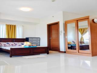 Spacious Studio unit with Balcony and Seaview - Punta Engaño - 7