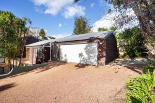 Waiake Family Retreat - Auckland Holiday Home - 2