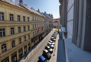 Chic Apartment Steps from the Old Town Square - Prag - 9