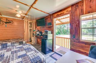 1 Mi to Lake Texoma Cozy Studio with Outdoor Space! - Kingston - 3
