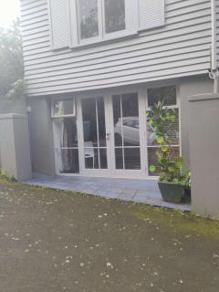 1 Queen Bed and 1 Sofa Bed, Serviced Studio B - Auckland - 0