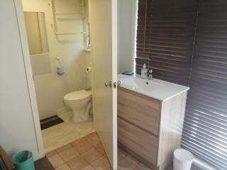 1 Queen Bed and 1 Sofa Bed, Serviced Studio B - Auckland - 8