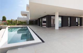 Amazing Apartment In Malinska - 9