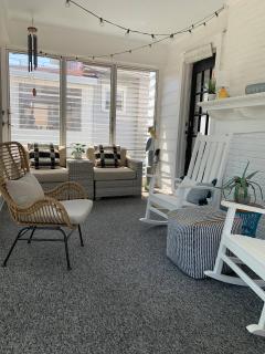 Designer 5BR Beach House + Parking, Steps to Ocean - 4