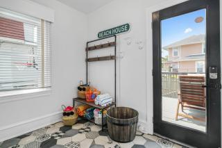 Designer 5BR Beach House + Parking, Steps to Ocean - Atlantic City - 3
