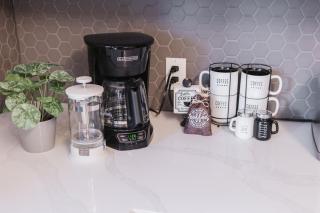 Play & Stay - Downtown Sleeps 10 - Edmonton - 3