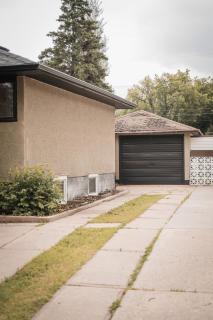 Play & Stay - Downtown Sleeps 10 - Edmonton - 1