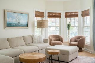 Beachblock Oasis: 5BR Designer Home w/ Parking - 0