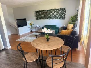 Cozy 4BR Near Park & Downtown - Lethbridge - 0