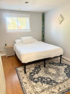 Cozy 4BR Near Park & Downtown - Lethbridge - 8
