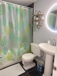 Cozy 4BR Near Park & Downtown - Lethbridge - 6