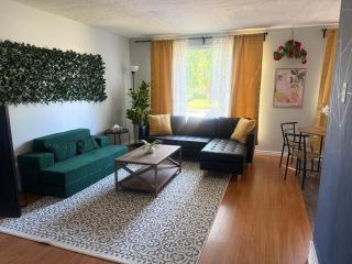 Cozy 4BR Near Park & Downtown - Lethbridge - 2