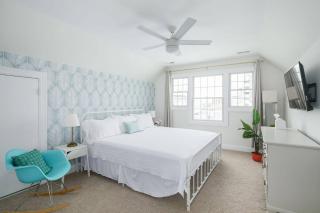 Beachblock Oasis: 5BR Designer Home w/ Parking - 3