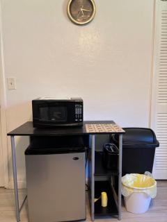 Private Entrance Room w bath & kitchenette - Not an Apartment - Gainesville - 7