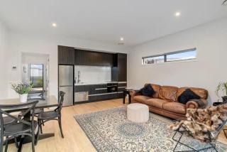Modern stylish private one bedroom apartment - Wanaka - 0