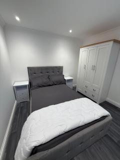 Stylish modern Guest house - Bedford - 1