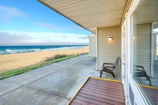Oceanfront Studio - Sleeps 4 - Ground Floor - Pool and Hot Tub - 4