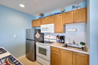 Oceanfront Studio - Sleeps 4 - Ground Floor - Pool and Hot Tub - 1