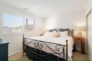Modern stylish private one bedroom apartment - 9