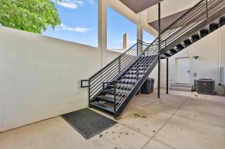 Modern Loft Getaway 25 Min to Zion, Walk to Food and Parks - 3