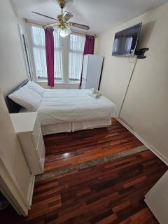 Tanners End Apartment - Edmonton - 5