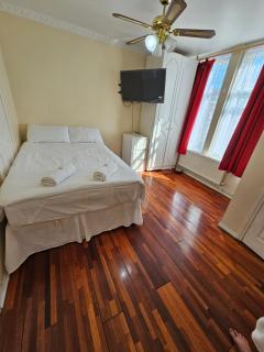Tanners End Apartment - Edmonton - 1
