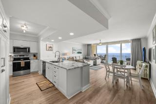 Emerald Beach Resort 1734 - Amazing Views, Beachfront, King Bed, 3 Pools, Starbucks - 0
