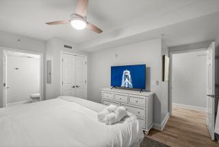 Emerald Beach Resort 1734 - Amazing Views, Beachfront, King Bed, 3 Pools, Starbucks - 5