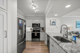 Emerald Beach Resort 1734 - Amazing Views, Beachfront, King Bed, 3 Pools, Starbucks - 2