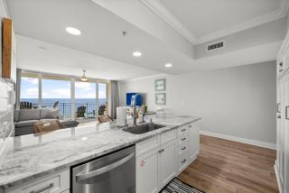 Emerald Beach Resort 1734 - Amazing Views, Beachfront, King Bed, 3 Pools, Starbucks - 1