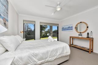 Beach House 1 20 Pacific Drive - Fingal Bay - 2