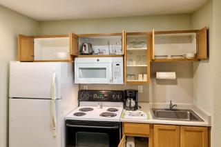 Beachfront Studio - No Stairs - Patio - Full Kitchen - 3