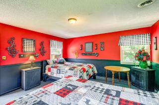 1 Mi to Hatfield-McCoy Trails Apt in Matewan - - 2