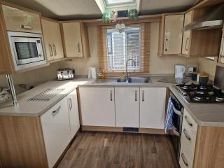 The Elegant Escape Clarach Bay Pet Friendly 2 Bed Caravan - 5