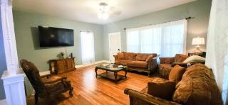 Historic Downtown Craftsman - Clarksville - 9