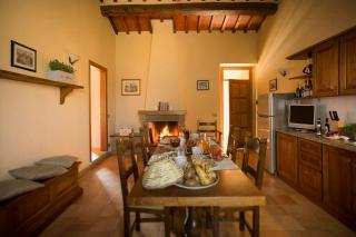 Apartment Among Tuscan Vineyard Hills - 6