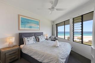 Acutterbove - Stradbroke Escape - Point Lookout - 5