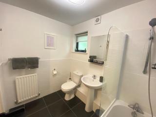 Modern 2 Bed apartment w parking - Belfast - 1