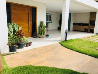 Linda casa - 03 quartos - perto do centro - 0