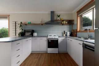 Sunny Ambleside Escape & Home Office - 4