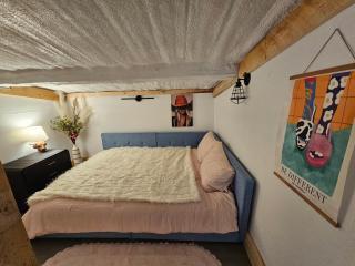The Pink Hayloft - Nephi - 5