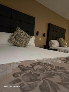 Hotel Express Inn - Sabinas - 1