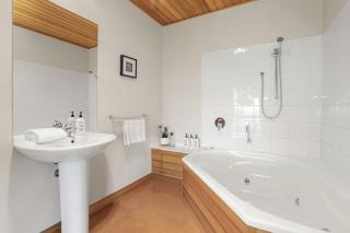 A Room With A View - Boat House - Wongarra - 8