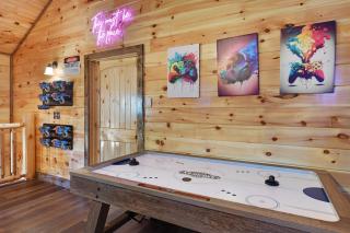 Walk To Parkway - Indoor Pool - Treehouse Loft PS5 - Pigeon Forge - 5